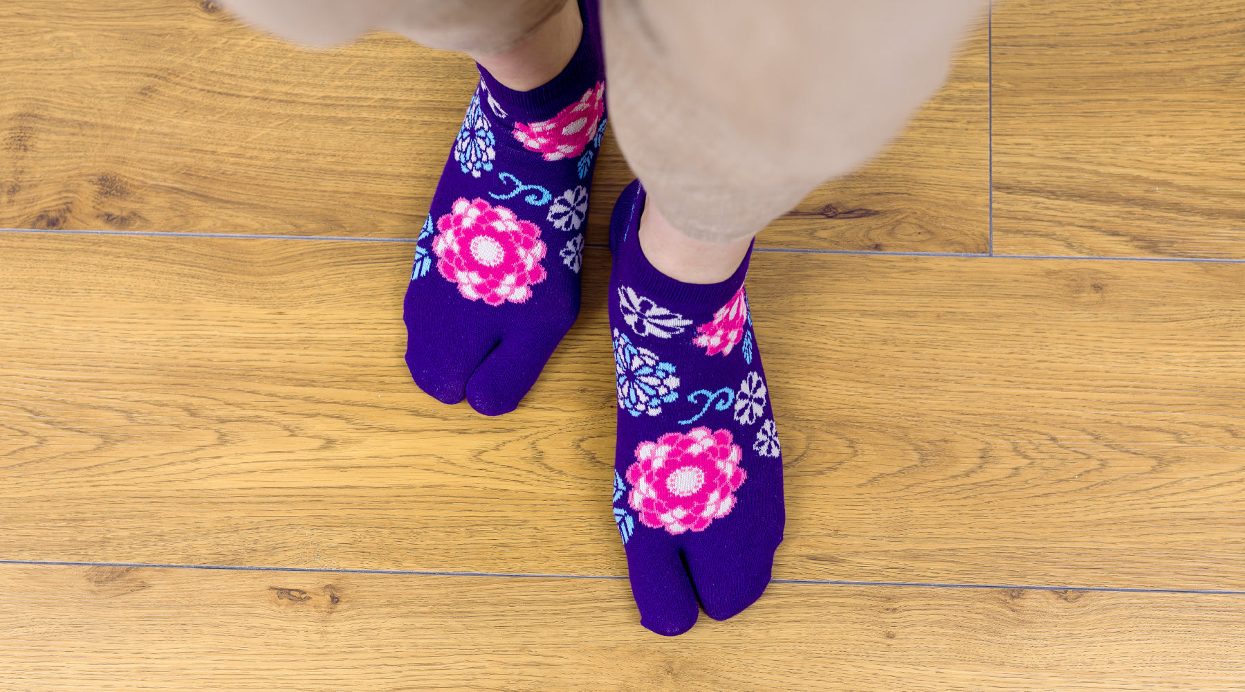 Tabi socks