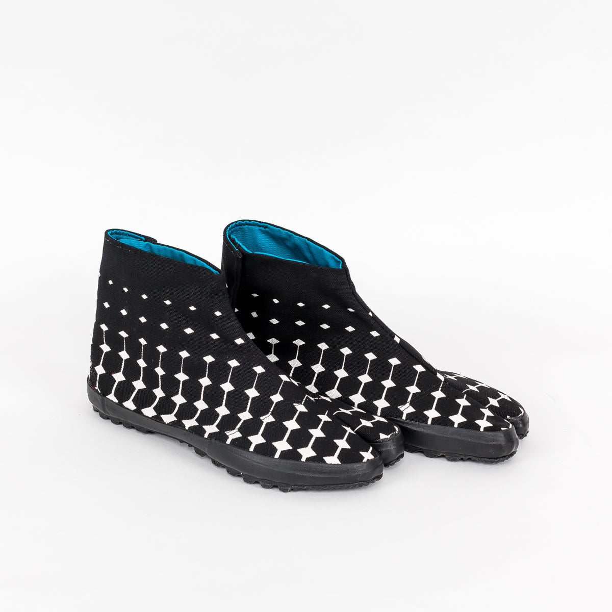 tabi shoes