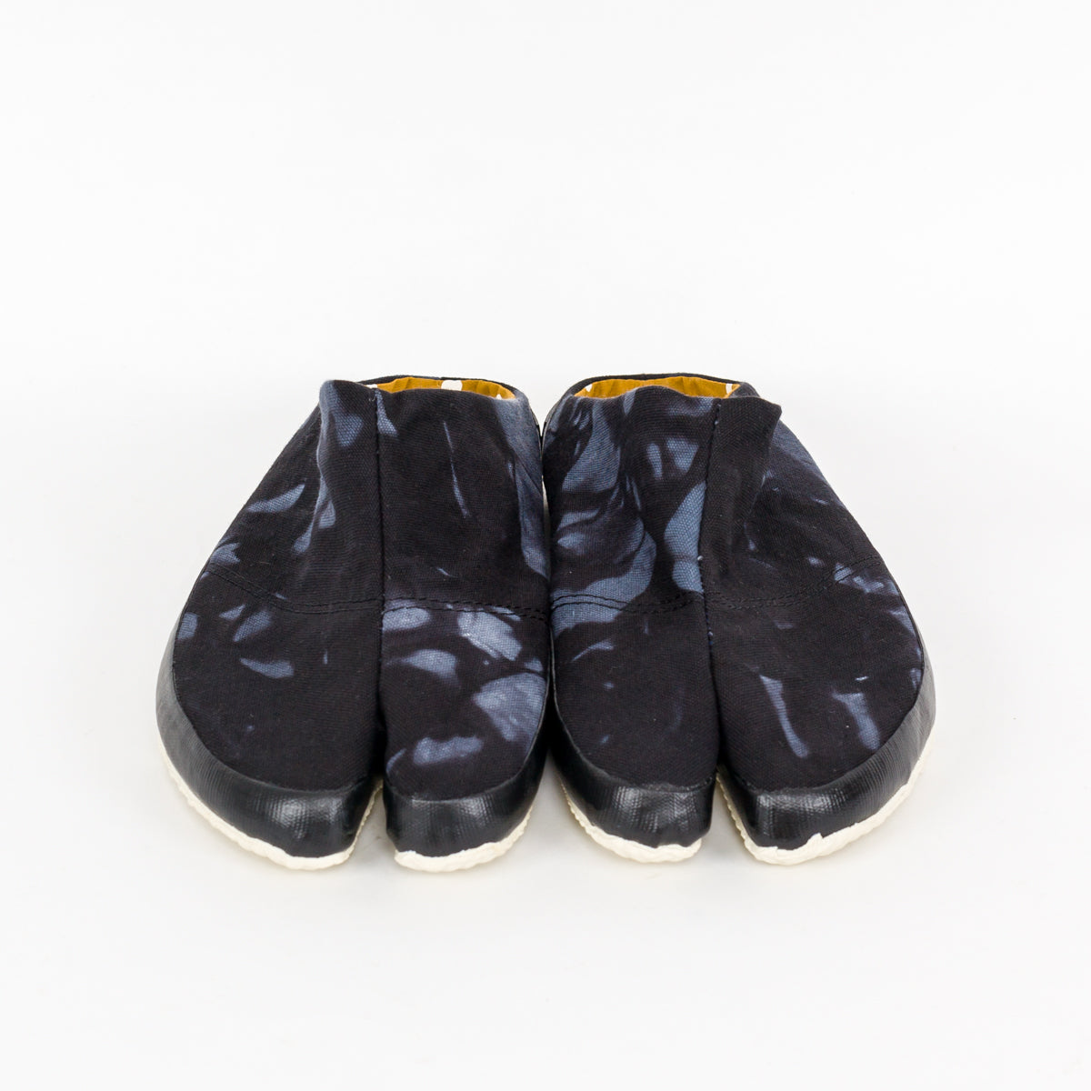 Tabi sandals