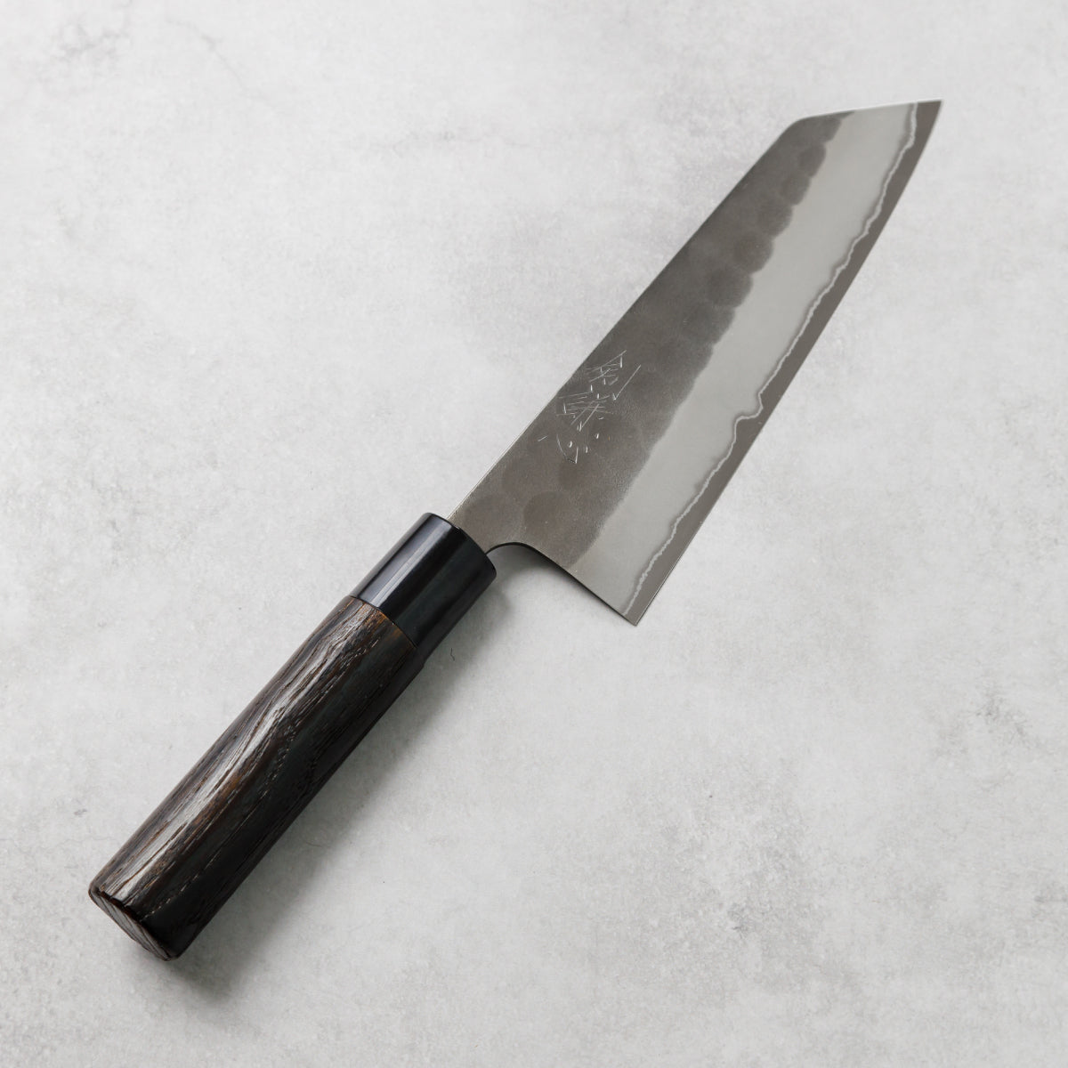 剣謙心 Stainless Steel Black Tsuchime Santoku Knife 165mm – Versatile Double-Bevel Chef’s Knife | White #2 Steel Core | Handmade in Tsubame-Sanjo