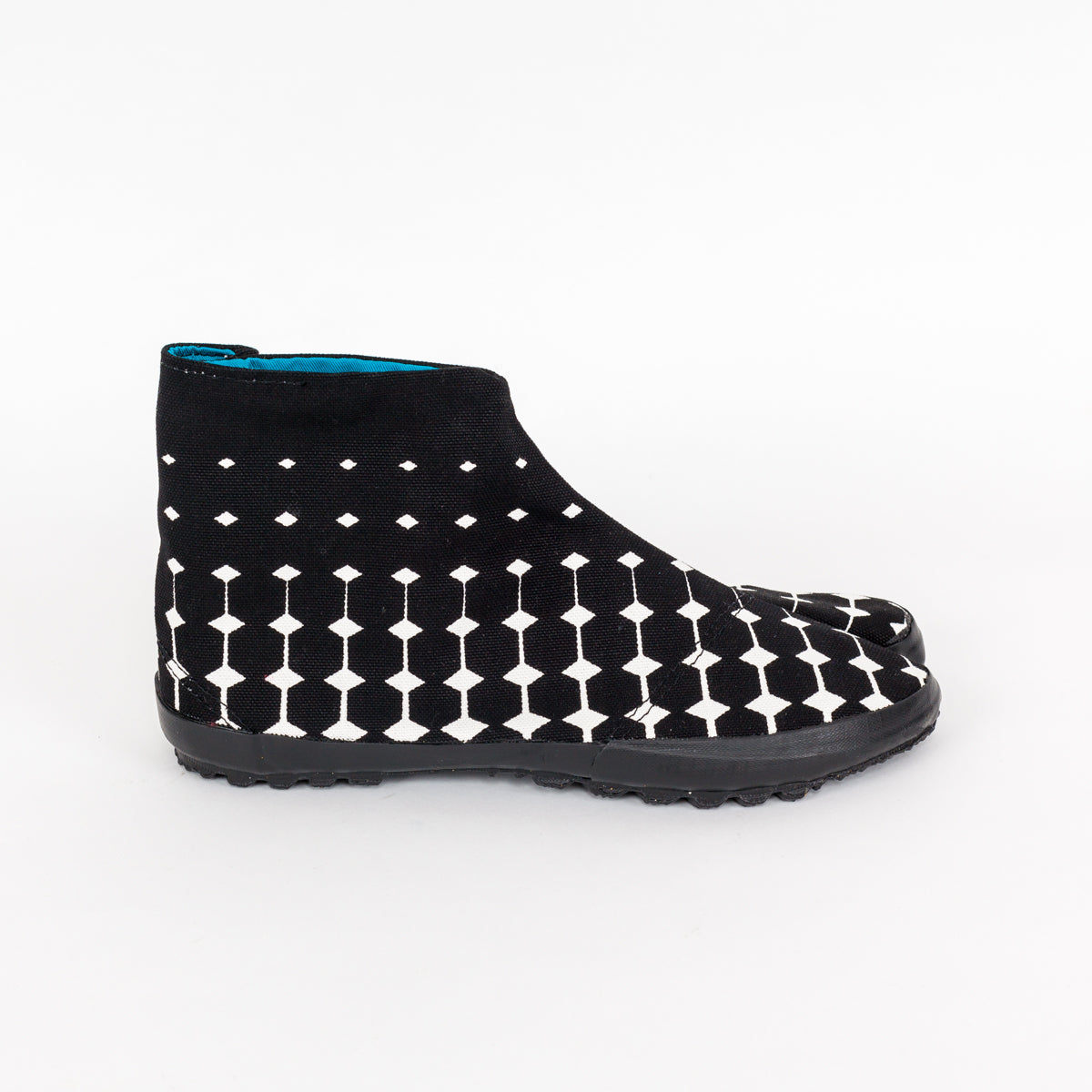 tabi shoes