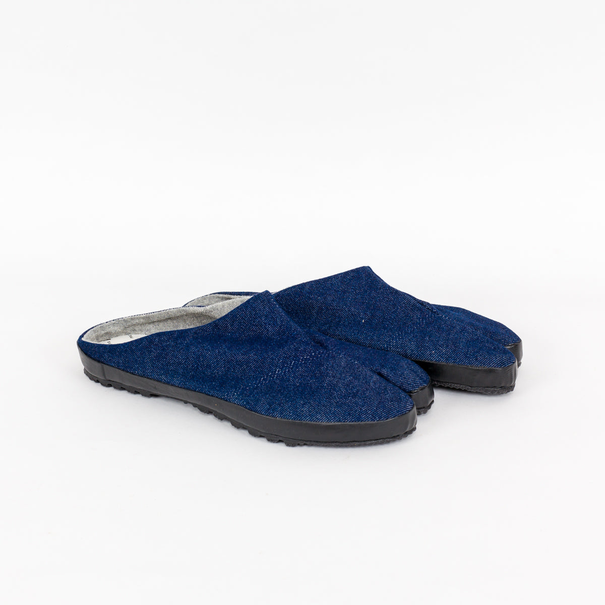 Tabi sandals