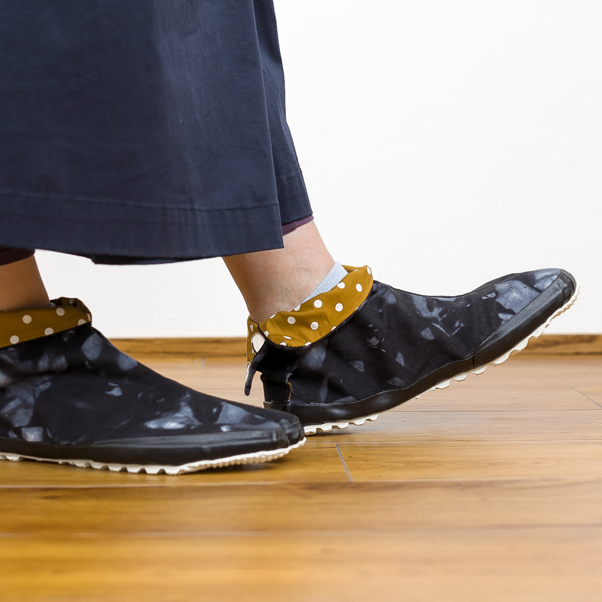Japanese Tabi Shoes - Kyo Montsuki Kagozome Shikkoku / boots, sneakers, jika tabi, ninja, Men's, Women's