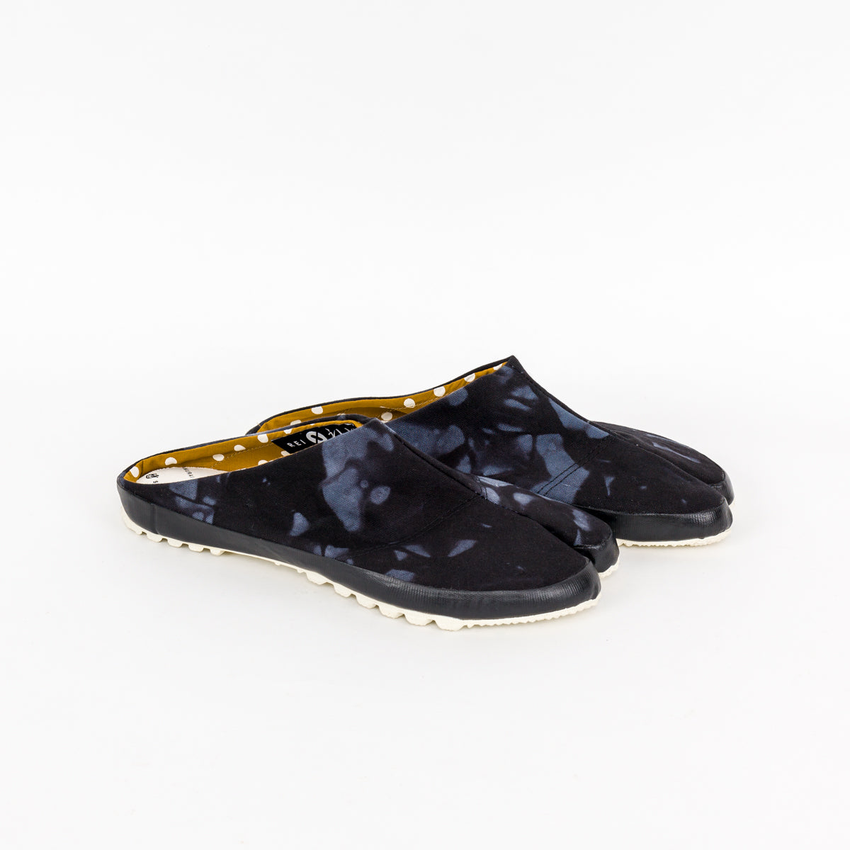 Tabi sandals