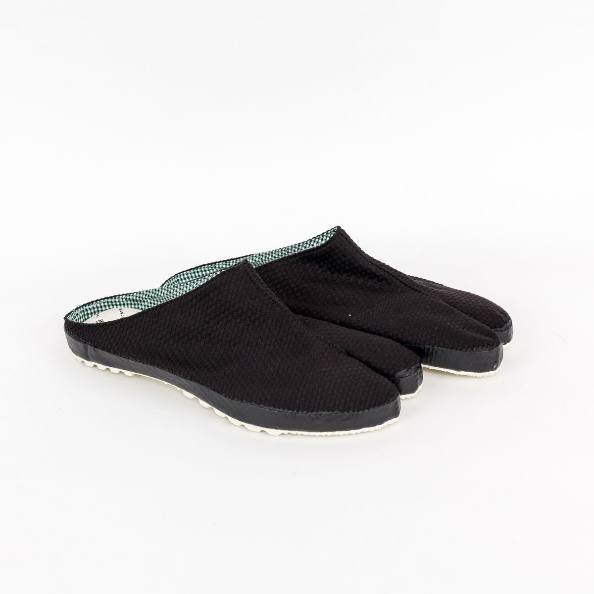 Tabi sandals